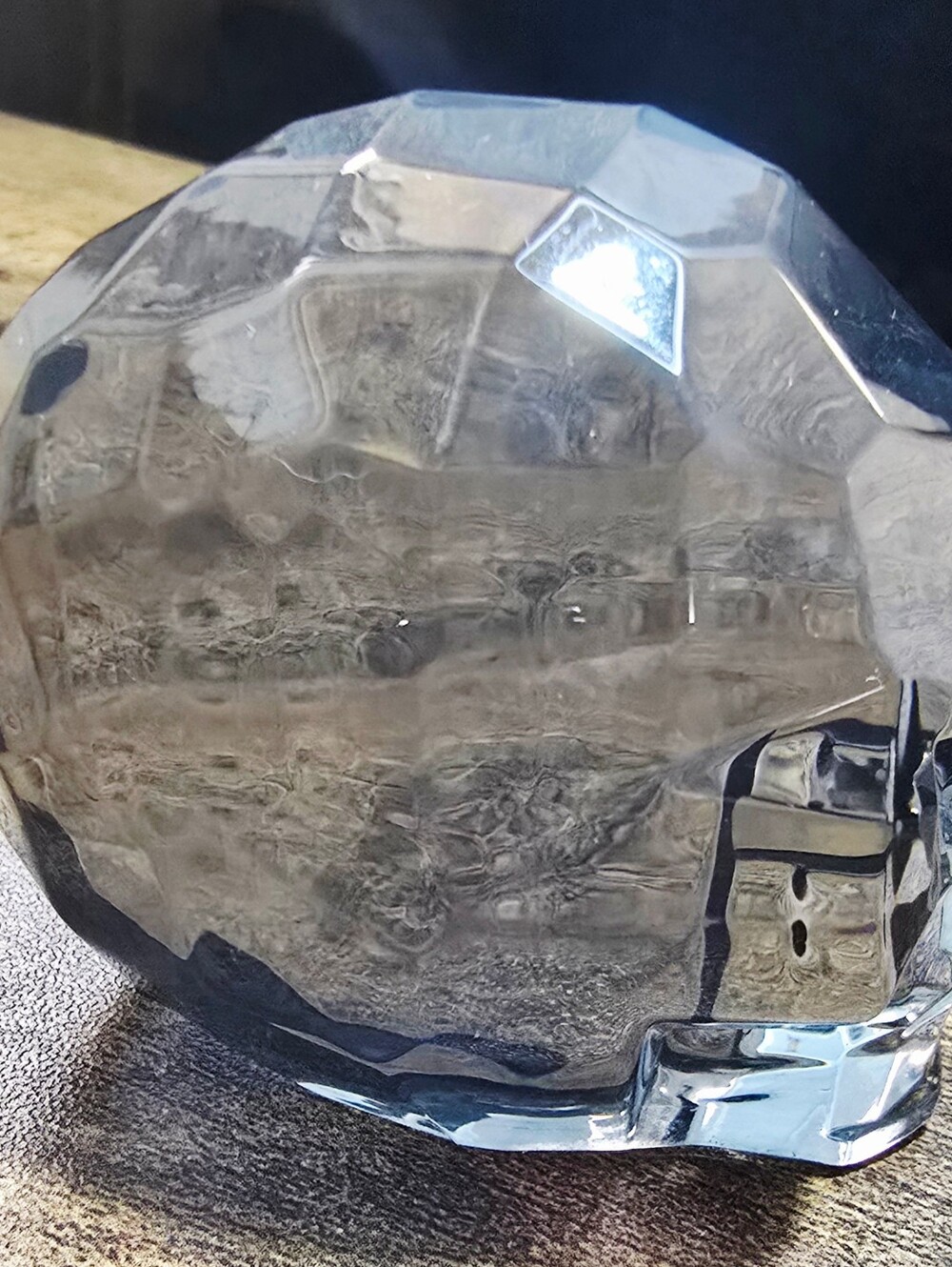 Ganz Crystal Expressions Skull Figurine – Faceted Acrylic Gothic Decor Piece - Picture 5 of 10